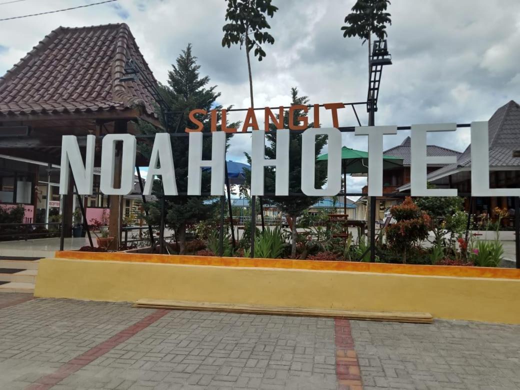 Noah Hotel Silangit Siborongborong Exteriör bild
