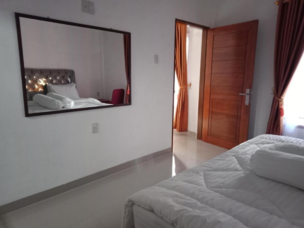 Noah Hotel Silangit Siborongborong Exteriör bild